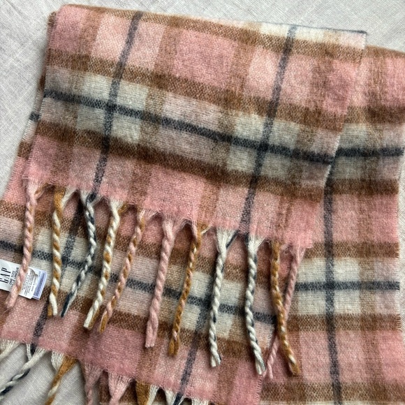 Gap Brushed Cozy Plaid Scarf - Picture 2 of 4